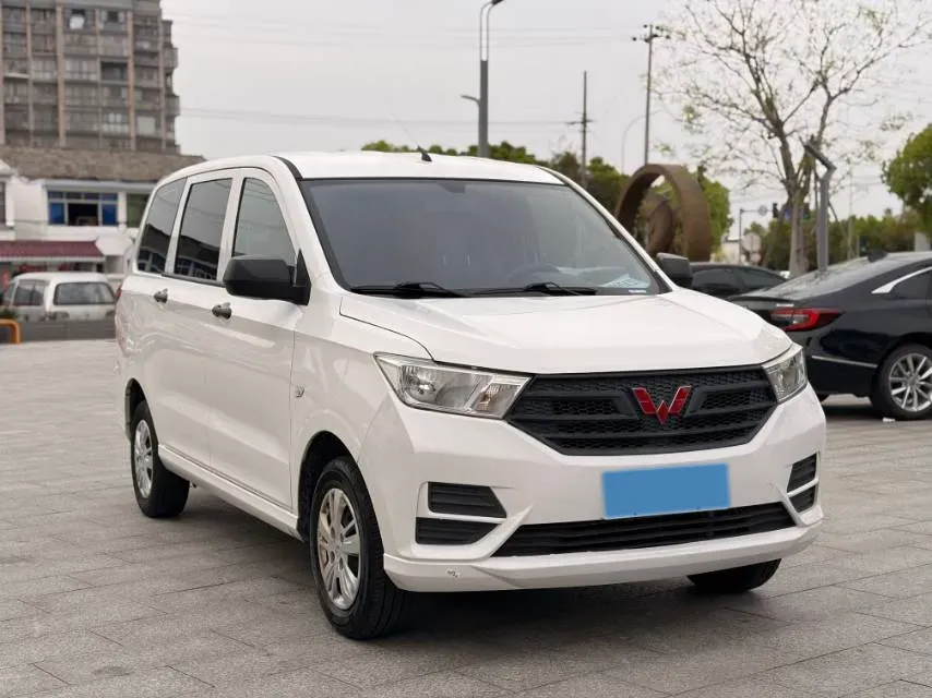 2021 WuLing HongGuang 1.5L 99HP L4 6MT,autocango,china used car exporter,china ev exporter,chinese used car exporter,chinese used ev exporter
