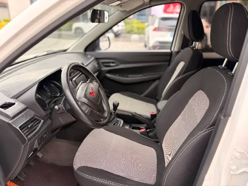 2021 WuLing HongGuang 1.5L 99HP L4 6MT,autocango,china used car exporter,china ev exporter,chinese used car exporter,chinese used ev exporter