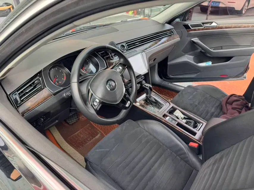 2017 Volkswagen Magotan 2.0T 220HP L4 7DCT,autocango,china used car exporter,china ev exporter,chinese used car exporter,chinese used ev exporter