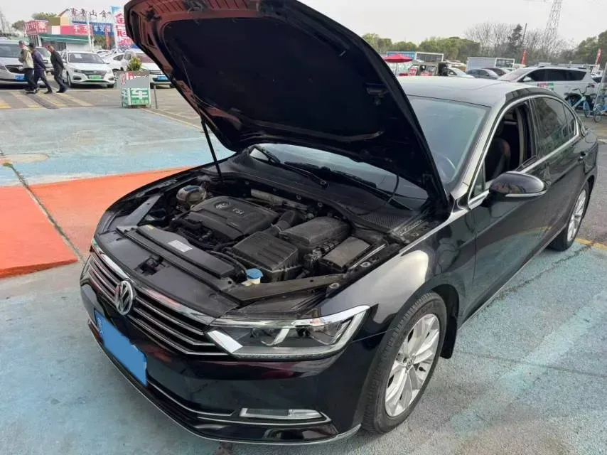 2017 Volkswagen Magotan 2.0T 220HP L4 7DCT,autocango,china used car exporter,china ev exporter,chinese used car exporter,chinese used ev exporter