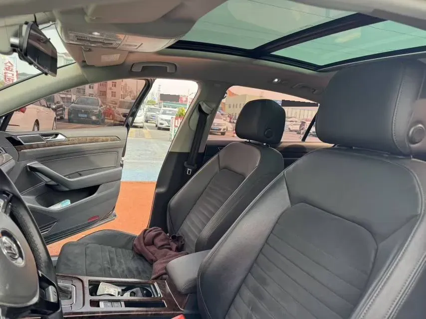 2017 Volkswagen Magotan 2.0T 220HP L4 7DCT,autocango,china used car exporter,china ev exporter,chinese used car exporter,chinese used ev exporter