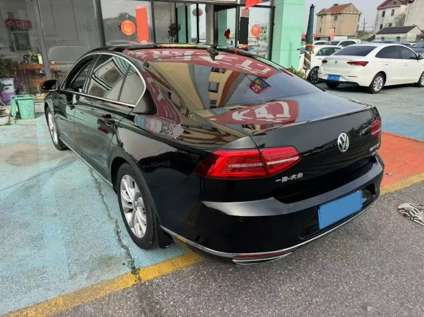 2017 Volkswagen Magotan 2.0T 220HP L4 7DCT,autocango,china used car exporter,china ev exporter,chinese used car exporter,chinese used ev exporter