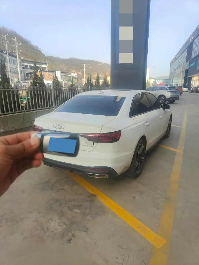 2022 Audi A4L 2.0T 190HP L4 7DCT,autocango,china used car exporter,china ev exporter,chinese used car exporter,chinese used ev exporter