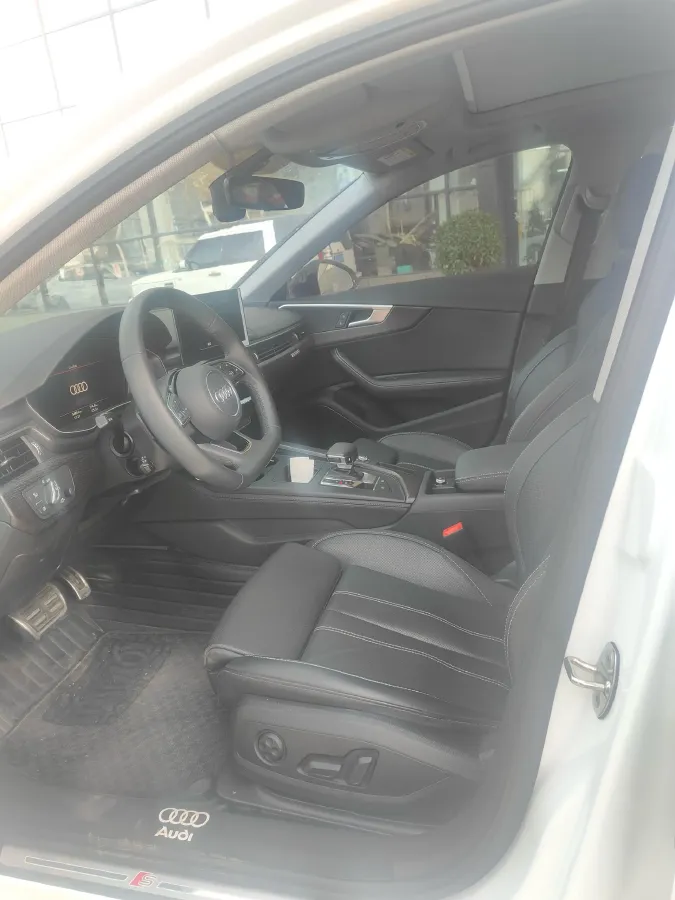 2022 Audi A4L 2.0T 190HP L4 7DCT,autocango,china used car exporter,china ev exporter,chinese used car exporter,chinese used ev exporter