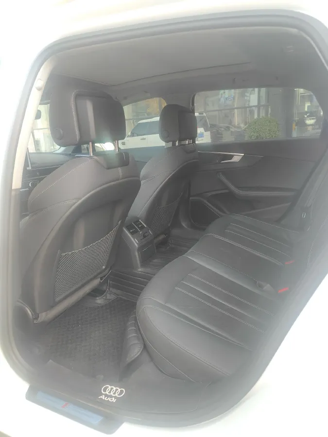 2022 Audi A4L 2.0T 190HP L4 7DCT,autocango,china used car exporter,china ev exporter,chinese used car exporter,chinese used ev exporter