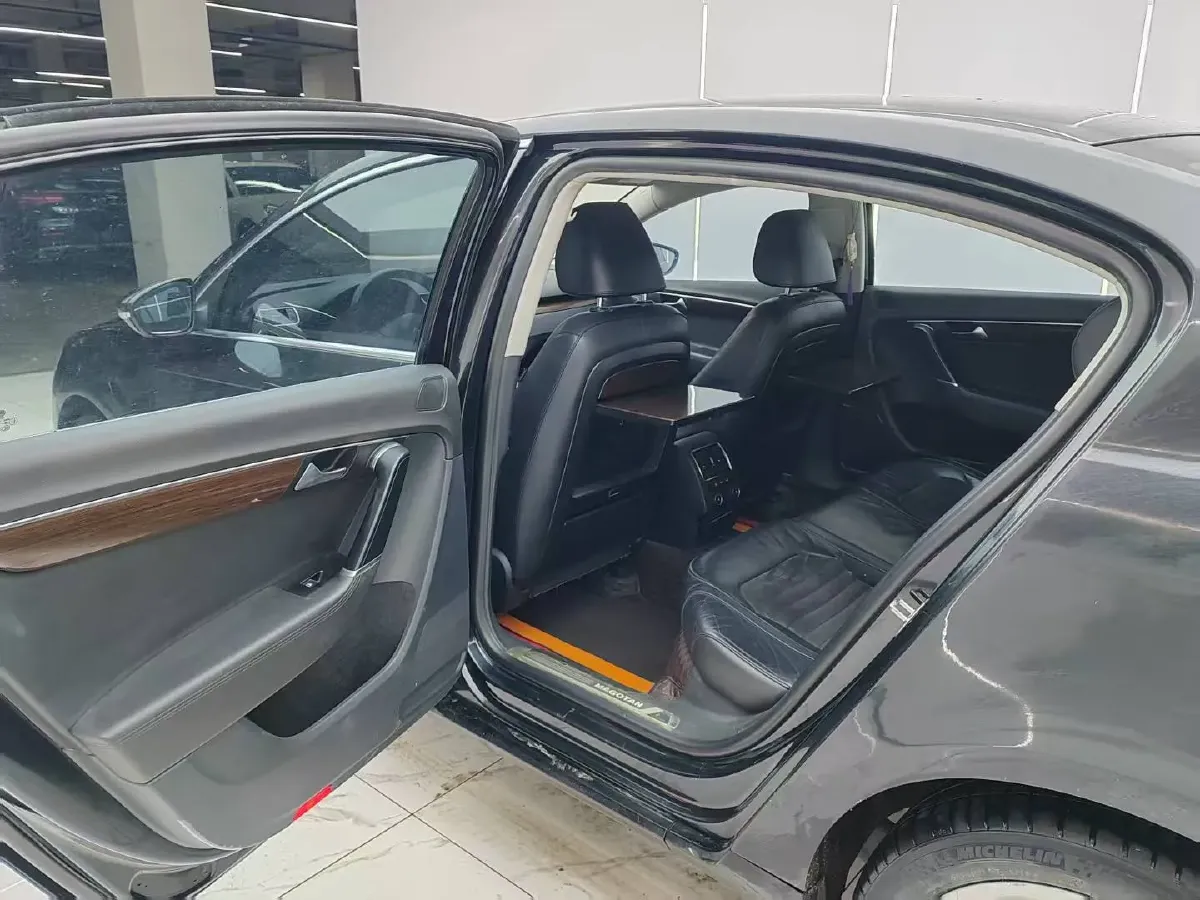 2015 Volkswagen Magotan 2.0T 200HP L4 6DCT,autocango,china used car exporter,china ev exporter,chinese used car exporter,chinese used ev exporter