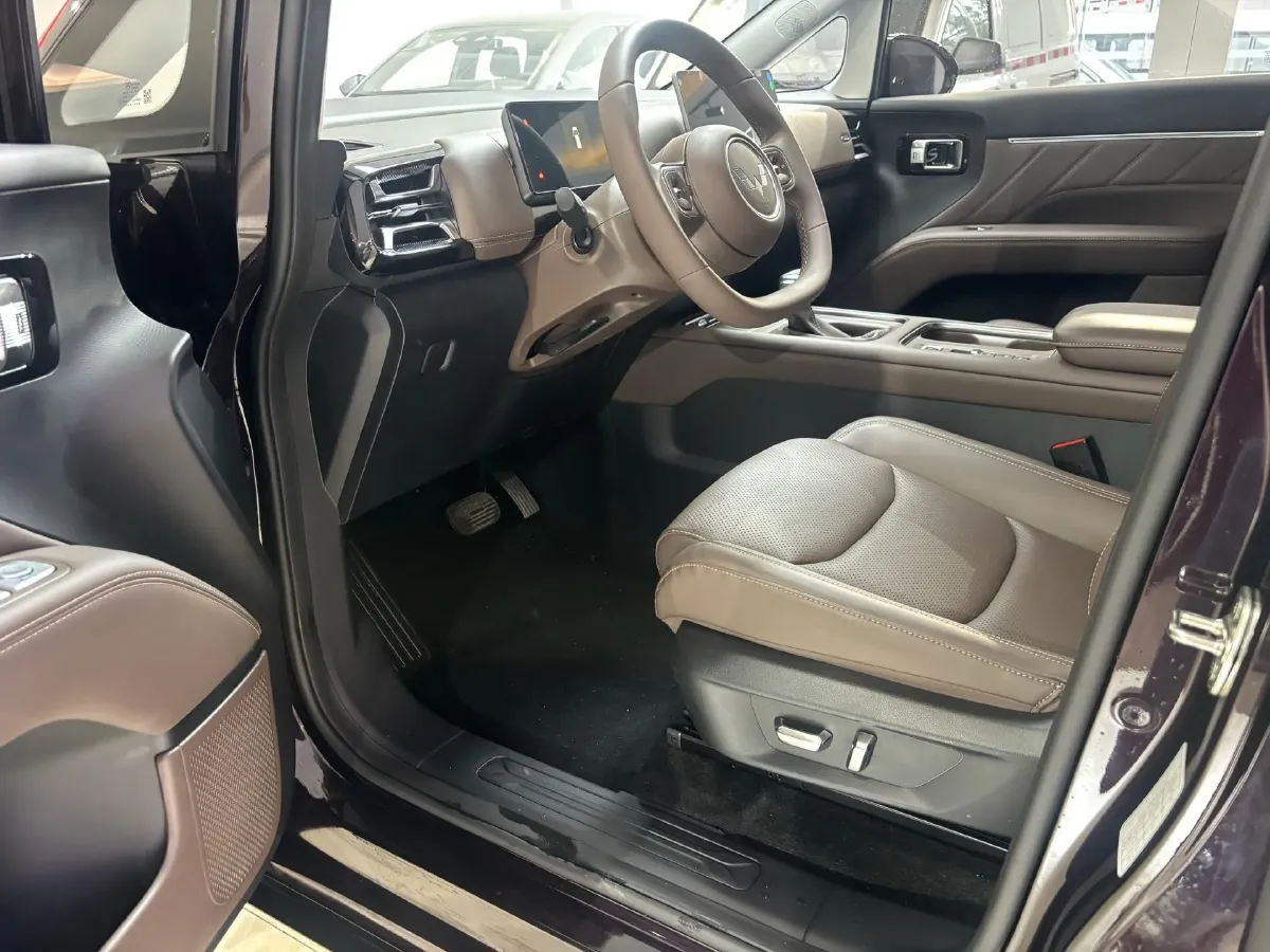 2025 WuLing XingGuang 730 1.5T 177HP L4 CVT,autocango,china used car exporter,china ev exporter,chinese used car exporter,chinese used ev exporter