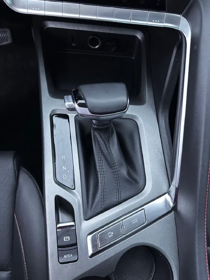 2022 ChangAn CS35 Plus 1.4T 160HP L4 7DCT,autocango,china used car exporter,china ev exporter,chinese used car exporter,chinese used ev exporter