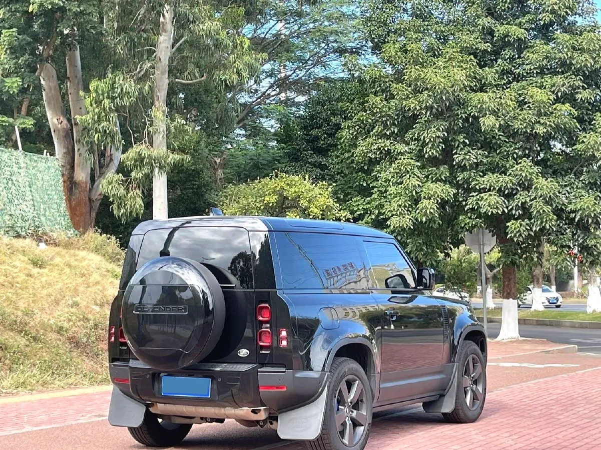 2023 Land Rover Defender 2.0T 300HP L4 8AT,autocango,china used car exporter,china ev exporter,chinese used car exporter,chinese used ev exporter