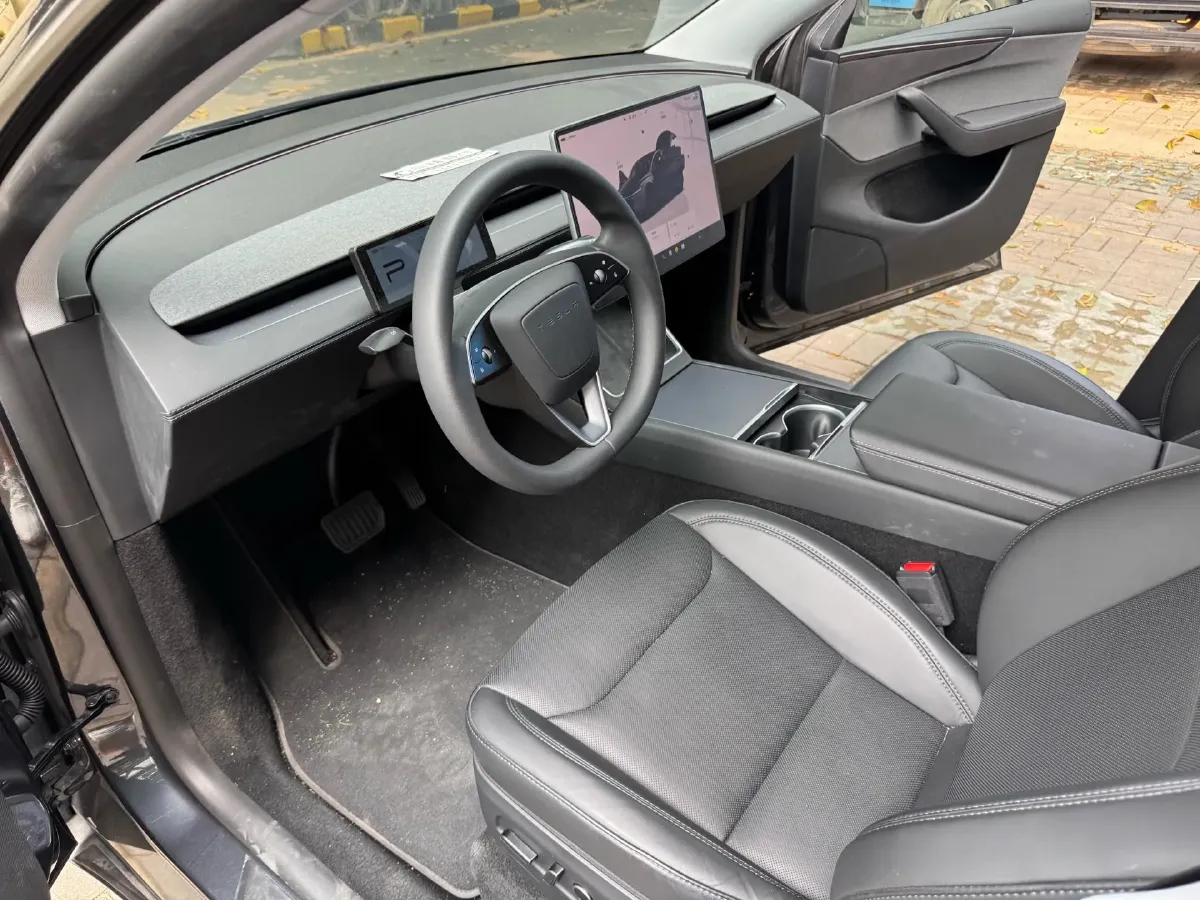 2025 Tesla Model Y BEV 62.5KWH,autocango,china used car exporter,china ev exporter,chinese used car exporter,chinese used ev exporter