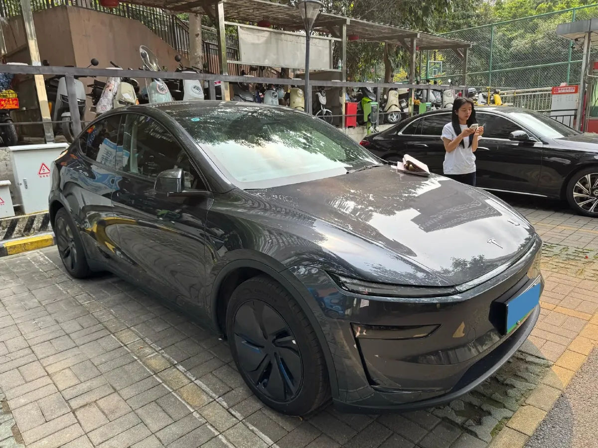 2025 Tesla Model Y BEV 62.5KWH,autocango,china used car exporter,china ev exporter,chinese used car exporter,chinese used ev exporter