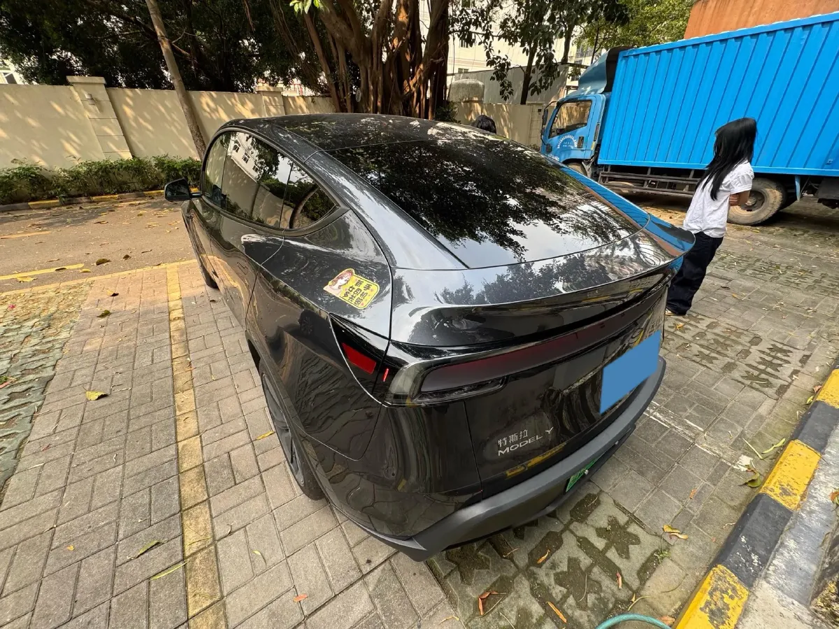 2025 Tesla Model Y BEV 62.5KWH,autocango,china used car exporter,china ev exporter,chinese used car exporter,chinese used ev exporter