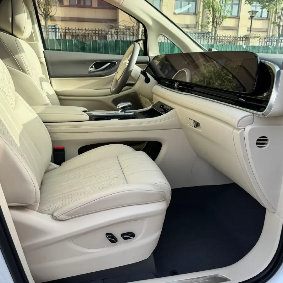 2024 Voyah Dream 1.5T 150HP L4 PHEV 43KWH,autocango,china used car exporter,china ev exporter,chinese used car exporter,chinese used ev exporter