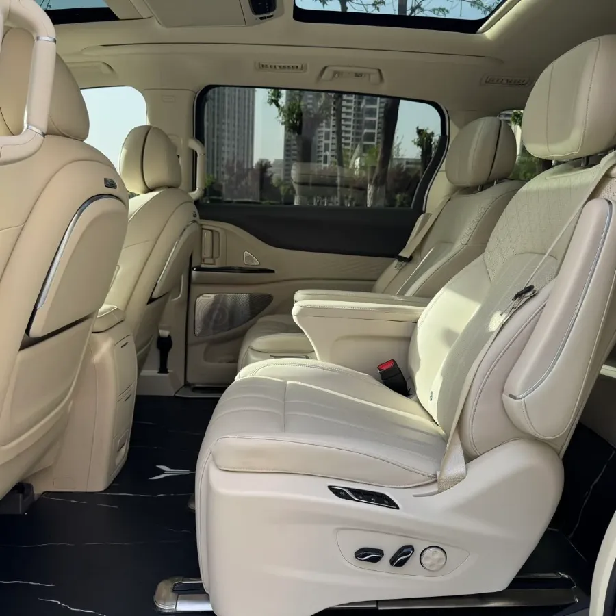 2024 Voyah Dream 1.5T 150HP L4 PHEV 43KWH,autocango,china used car exporter,china ev exporter,chinese used car exporter,chinese used ev exporter