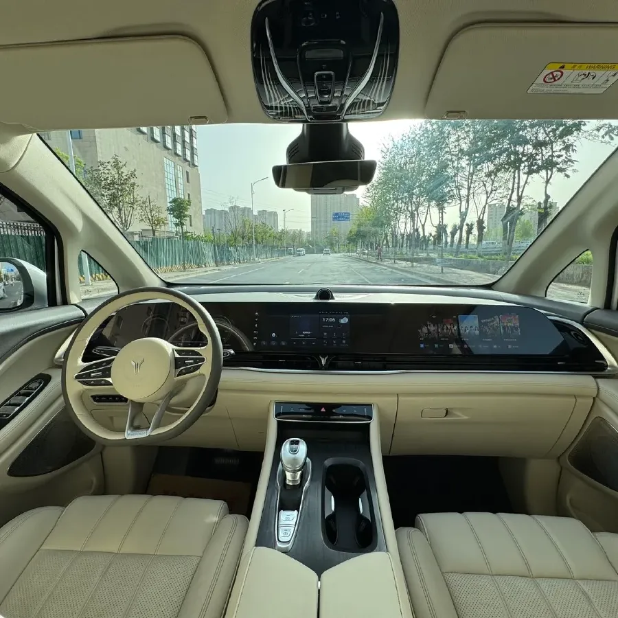 2024 Voyah Dream 1.5T 150HP L4 PHEV 43KWH,autocango,china used car exporter,china ev exporter,chinese used car exporter,chinese used ev exporter