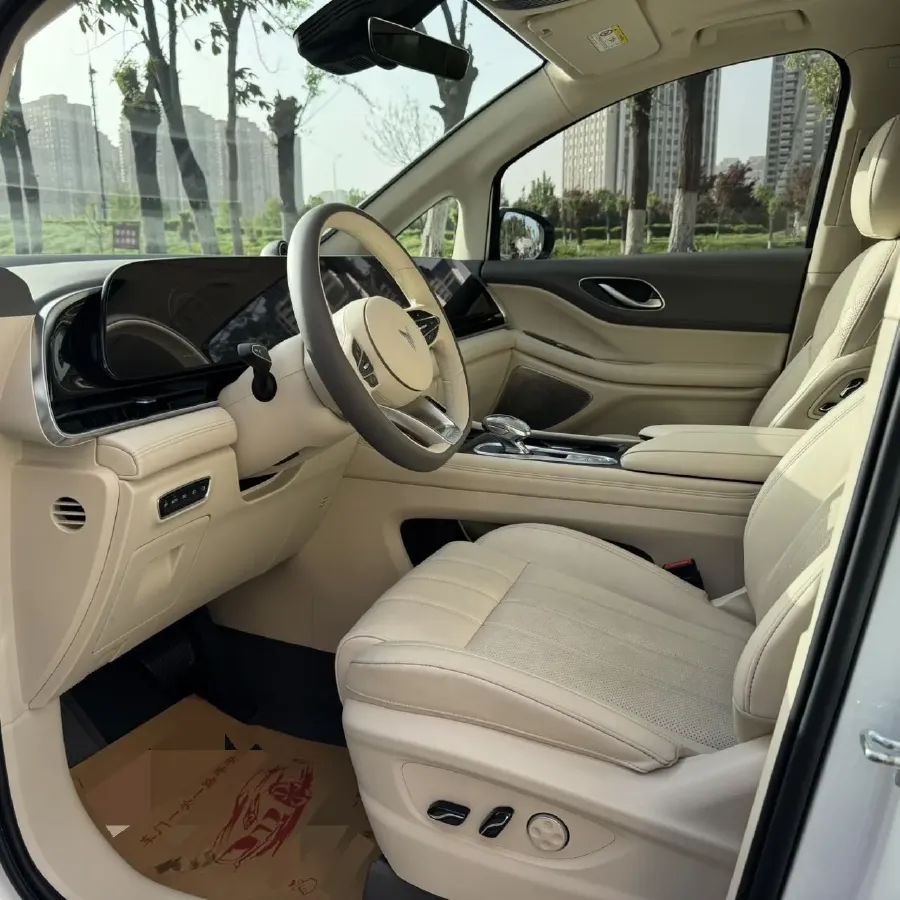 2024 Voyah Dream 1.5T 150HP L4 PHEV 43KWH,autocango,china used car exporter,china ev exporter,chinese used car exporter,chinese used ev exporter