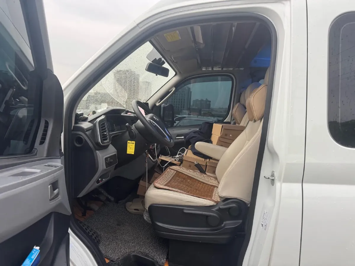 2025 MAXUS XinTu V80 2.0T 147HP L4 6MT,autocango,china used car exporter,china ev exporter,chinese used car exporter,chinese used ev exporter