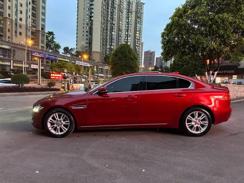 2019 Jeep Cherokee 2.0T 265HP L4 9AT,autocango,china used car exporter,china ev exporter,chinese used car exporter,chinese used ev exporter