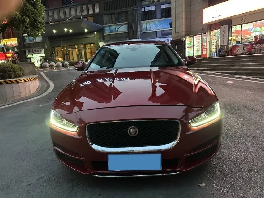 2019 Jeep Cherokee 2.0T 265HP L4 9AT,autocango,china used car exporter,china ev exporter,chinese used car exporter,chinese used ev exporter