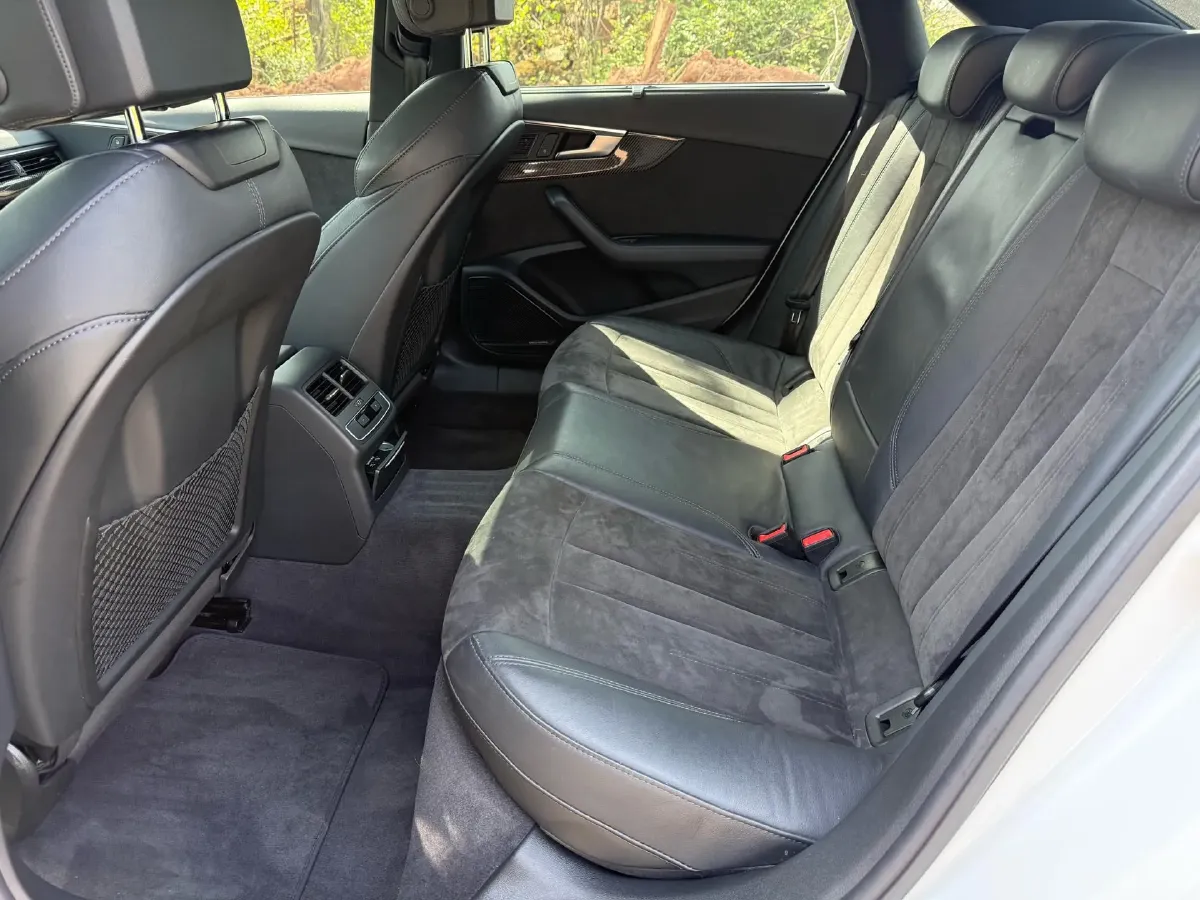 2020 Audi A4L 2.0T 252HP L4 7DCT,autocango,china used car exporter,china ev exporter,chinese used car exporter,chinese used ev exporter