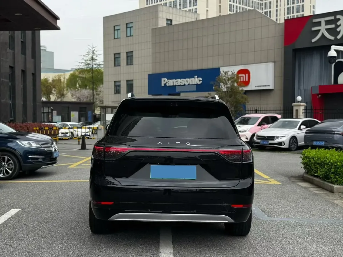 2025 AITO AITO M9 REEV 160HP REEV 52KWH,autocango,china used car exporter,china ev exporter,chinese used car exporter,chinese used ev exporter