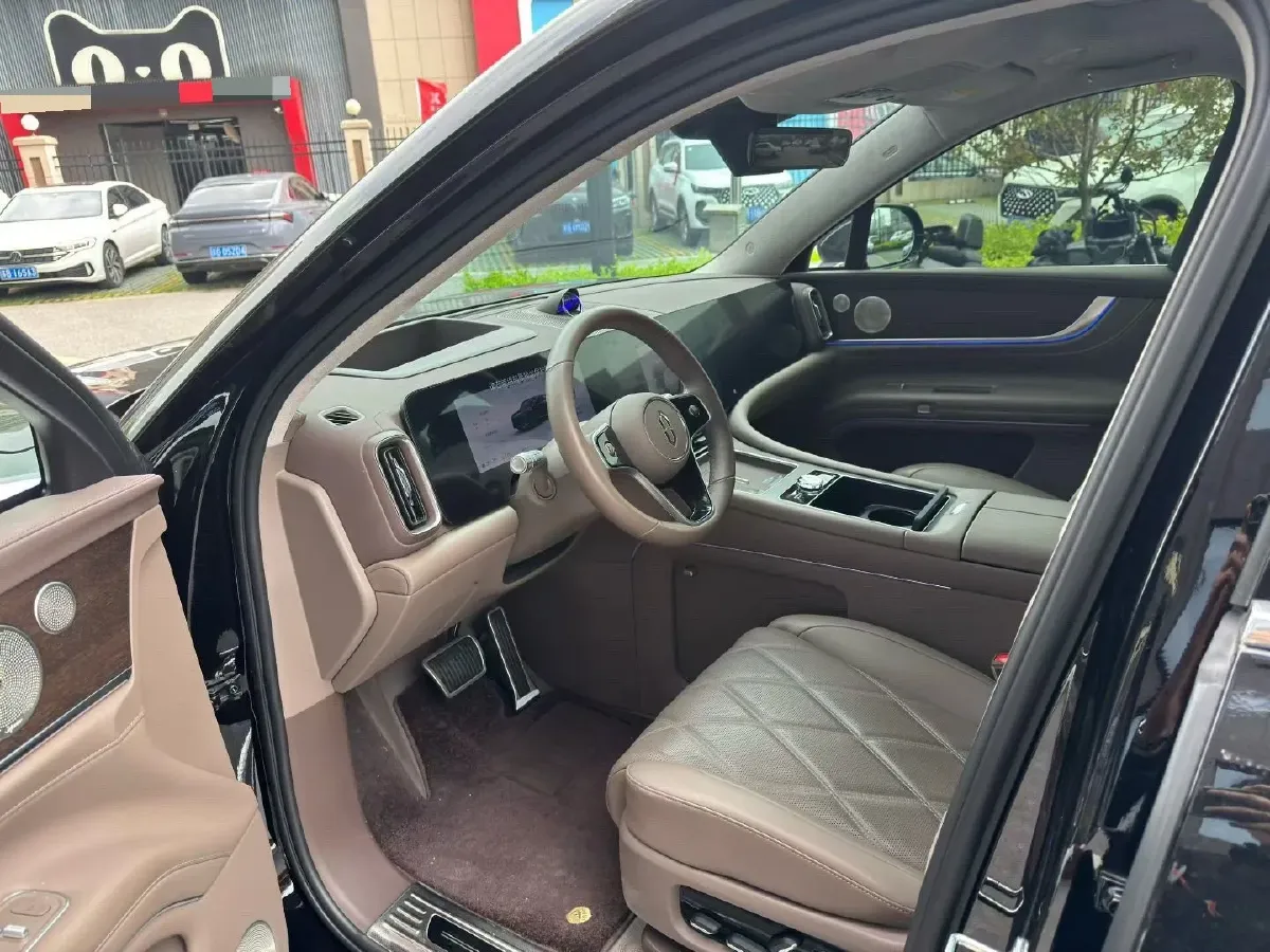 2025 AITO AITO M9 REEV 160HP REEV 52KWH,autocango,china used car exporter,china ev exporter,chinese used car exporter,chinese used ev exporter