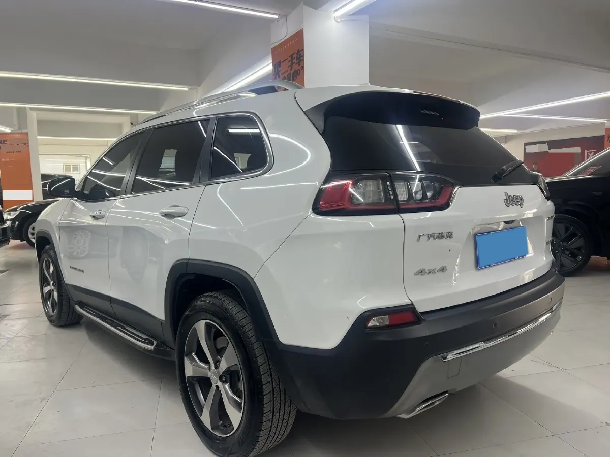 2019 Jeep Cherokee 2.0T 265HP L4 9AT,autocango,china used car exporter,china ev exporter,chinese used car exporter,chinese used ev exporter