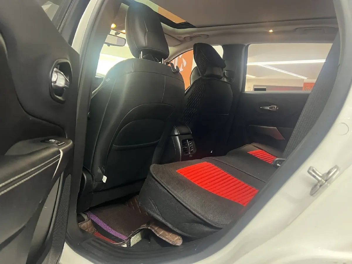 2019 Jeep Cherokee 2.0T 265HP L4 9AT,autocango,china used car exporter,china ev exporter,chinese used car exporter,chinese used ev exporter