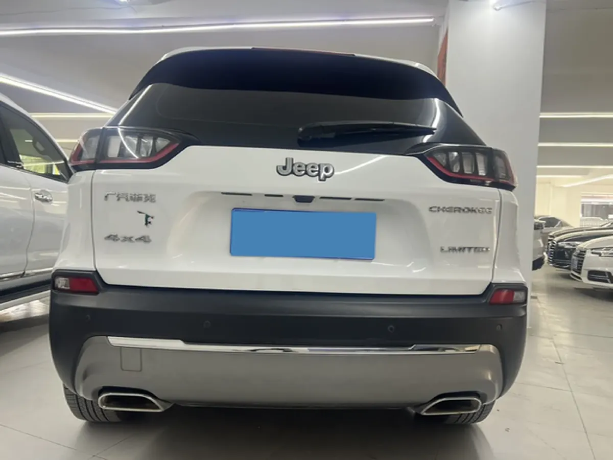 2019 Jeep Cherokee 2.0T 265HP L4 9AT,autocango,china used car exporter,china ev exporter,chinese used car exporter,chinese used ev exporter