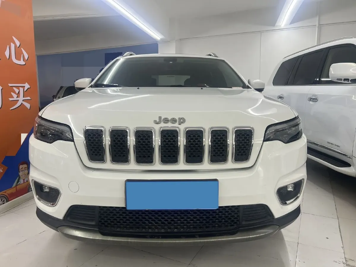 2019 Jeep Cherokee 2.0T 265HP L4 9AT,autocango,china used car exporter,china ev exporter,chinese used car exporter,chinese used ev exporter