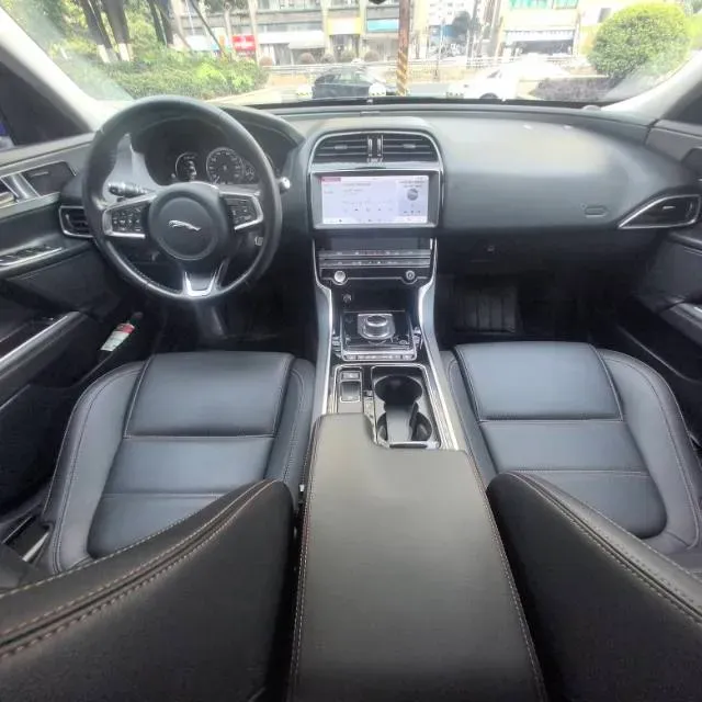 2019 Jeep Cherokee 2.0T 265HP L4 9AT,autocango,china used car exporter,china ev exporter,chinese used car exporter,chinese used ev exporter