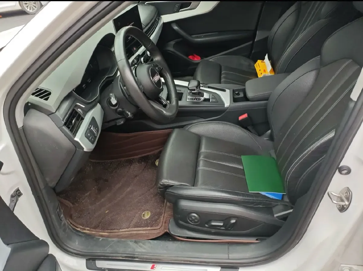 2020 Audi A4L 2.0T 190HP L4 7DCT,autocango,china used car exporter,china ev exporter,chinese used car exporter,chinese used ev exporter