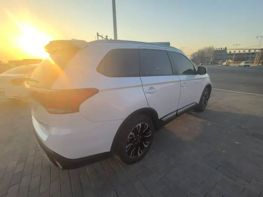 2020 Mitsubishi Outlander 2.0L 166HP L4 CVT,autocango,china used car exporter,china ev exporter,chinese used car exporter,chinese used ev exporter