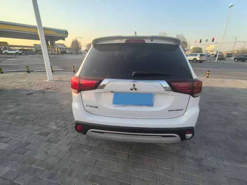 2020 Mitsubishi Outlander 2.0L 166HP L4 CVT,autocango,china used car exporter,china ev exporter,chinese used car exporter,chinese used ev exporter