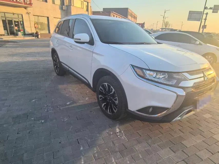 2020 Mitsubishi Outlander 2.0L 166HP L4 CVT,autocango,china used car exporter,china ev exporter,chinese used car exporter,chinese used ev exporter