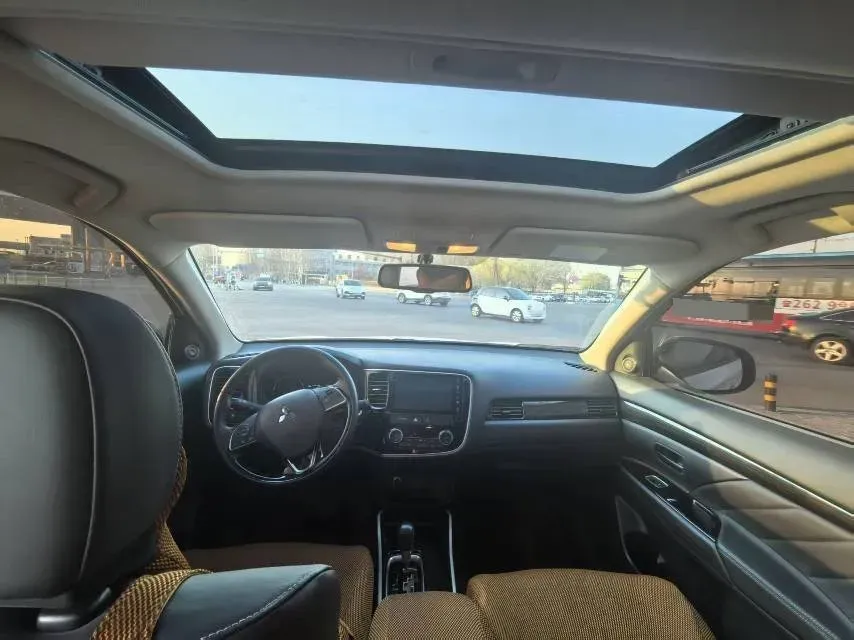2020 Mitsubishi Outlander 2.0L 166HP L4 CVT,autocango,china used car exporter,china ev exporter,chinese used car exporter,chinese used ev exporter