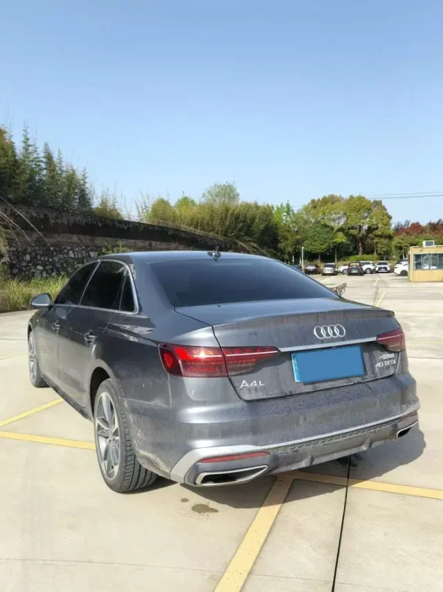 2022 Audi A4L 2.0T 190HP L4 7DCT,autocango,china used car exporter,china ev exporter,chinese used car exporter,chinese used ev exporter