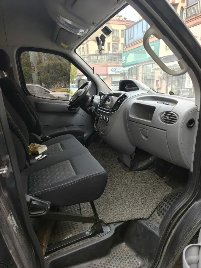 2018 MAXUS XinTu V80 2.5T 136HP L4 6MT,autocango,china used car exporter,china ev exporter,chinese used car exporter,chinese used ev exporter