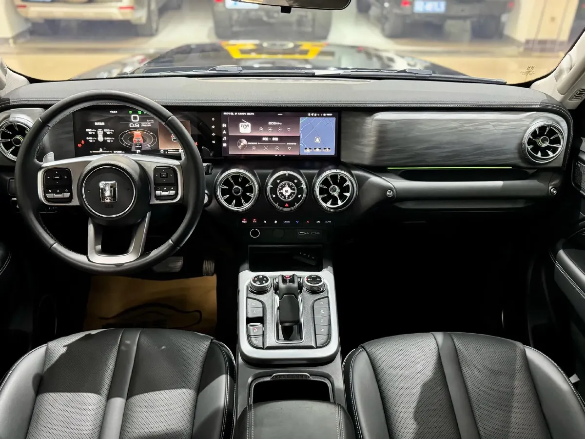 2023 Tank 300 2.0T 227HP L4 8AT,autocango,china used car exporter,china ev exporter,chinese used car exporter,chinese used ev exporter