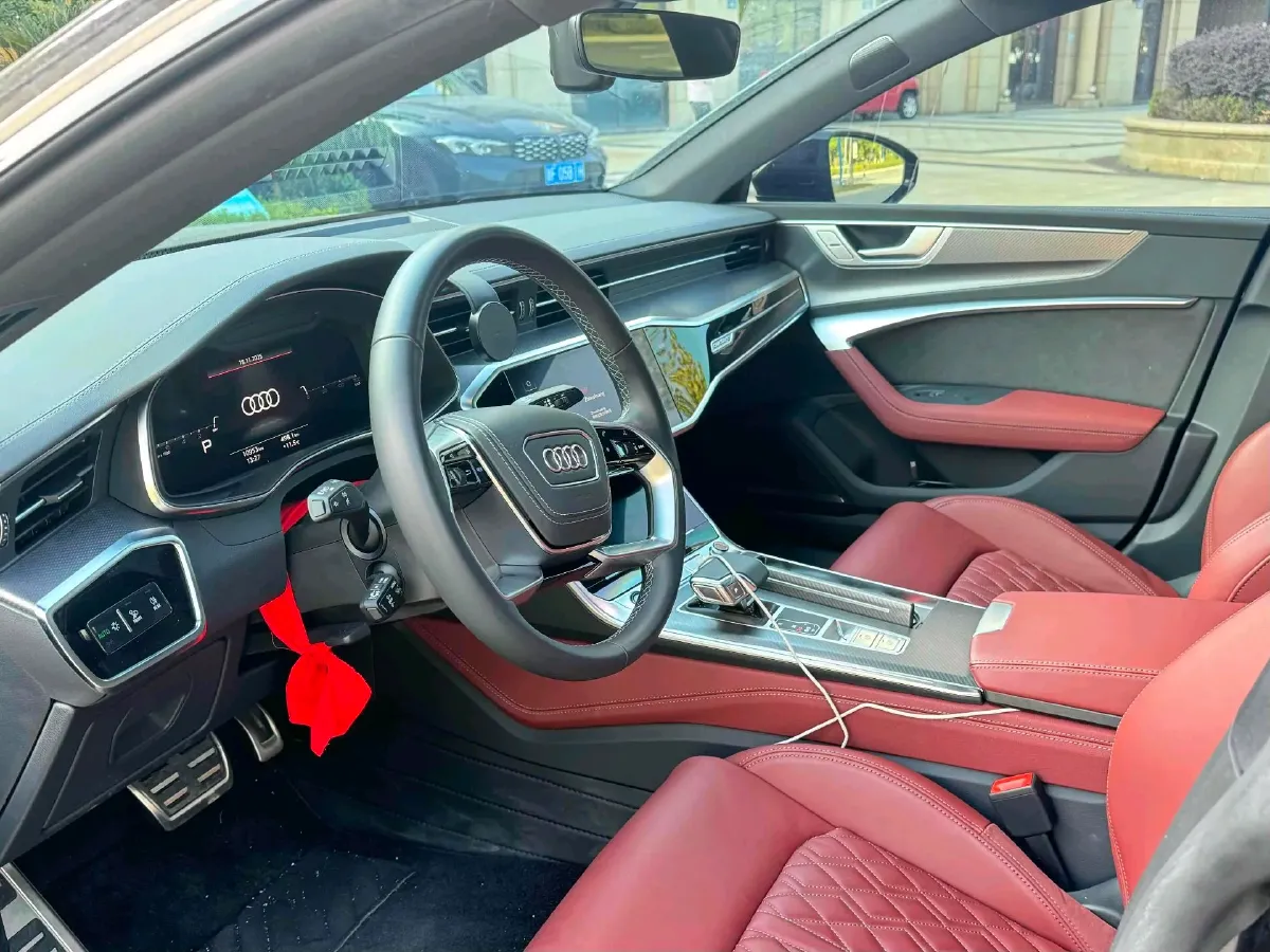 2024 Audi A7L 2.0T 245HP L4 7DCT,autocango,china used car exporter,china ev exporter,chinese used car exporter,chinese used ev exporter