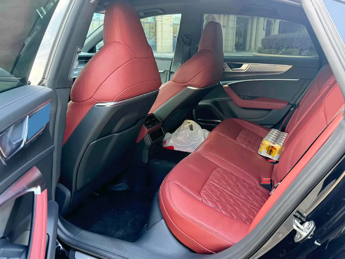 2024 Audi A7L 2.0T 245HP L4 7DCT,autocango,china used car exporter,china ev exporter,chinese used car exporter,chinese used ev exporter