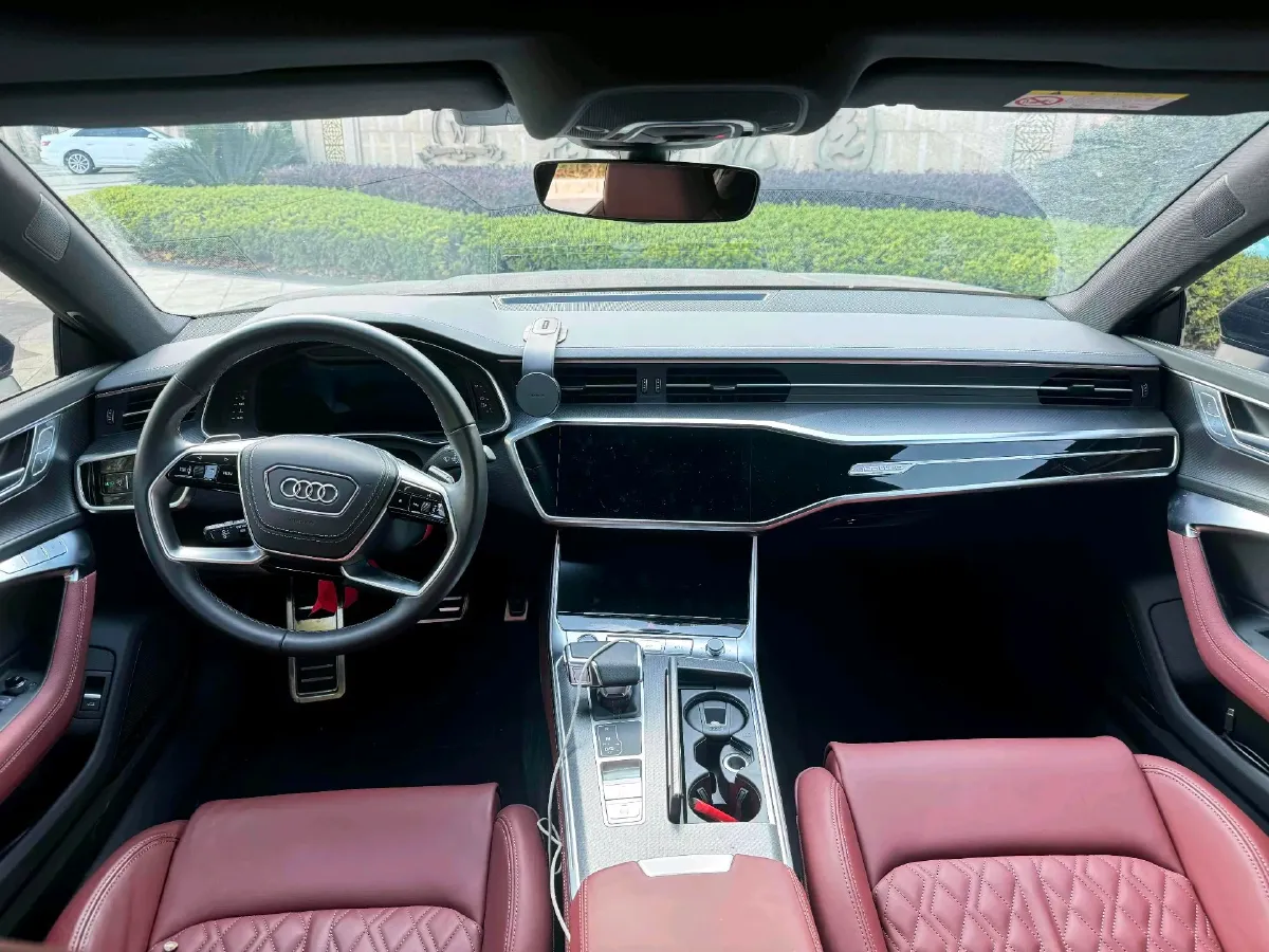 2024 Audi A7L 2.0T 245HP L4 7DCT,autocango,china used car exporter,china ev exporter,chinese used car exporter,chinese used ev exporter