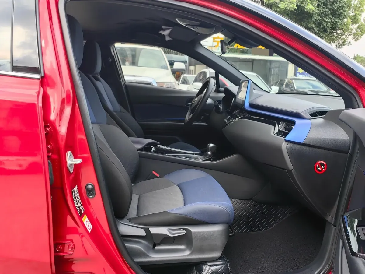 2018 Toyota C-HR 2.0L 171HP L4 CVT,autocango,china used car exporter,china ev exporter,chinese used car exporter,chinese used ev exporter