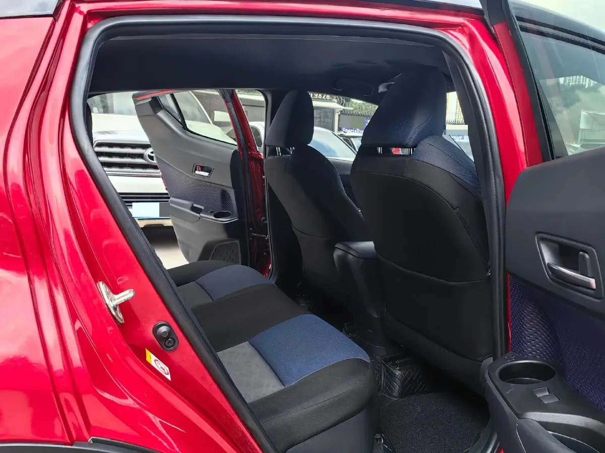 2018 Toyota C-HR 2.0L 171HP L4 CVT,autocango,china used car exporter,china ev exporter,chinese used car exporter,chinese used ev exporter