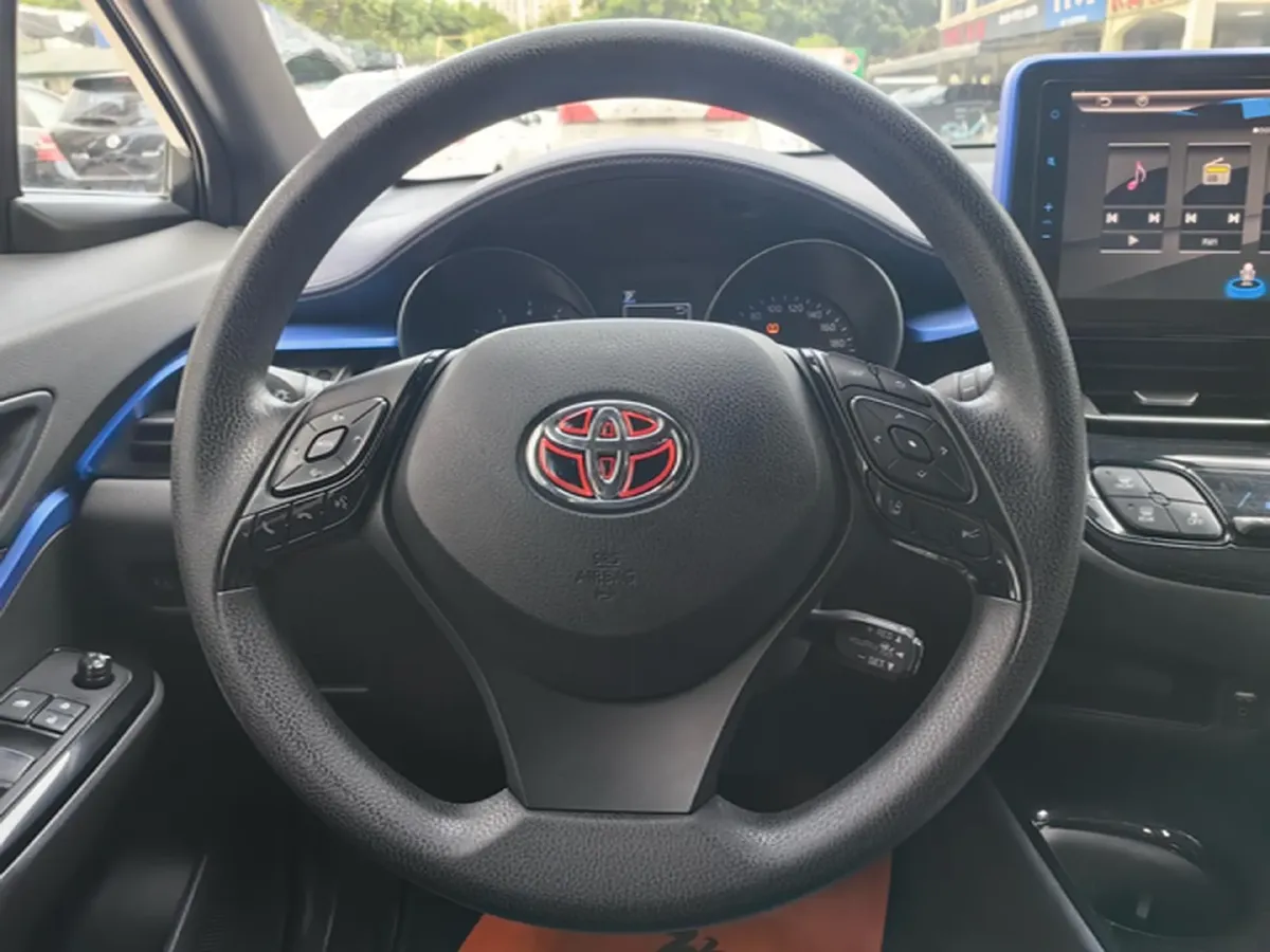 2018 Toyota C-HR 2.0L 171HP L4 CVT,autocango,china used car exporter,china ev exporter,chinese used car exporter,chinese used ev exporter