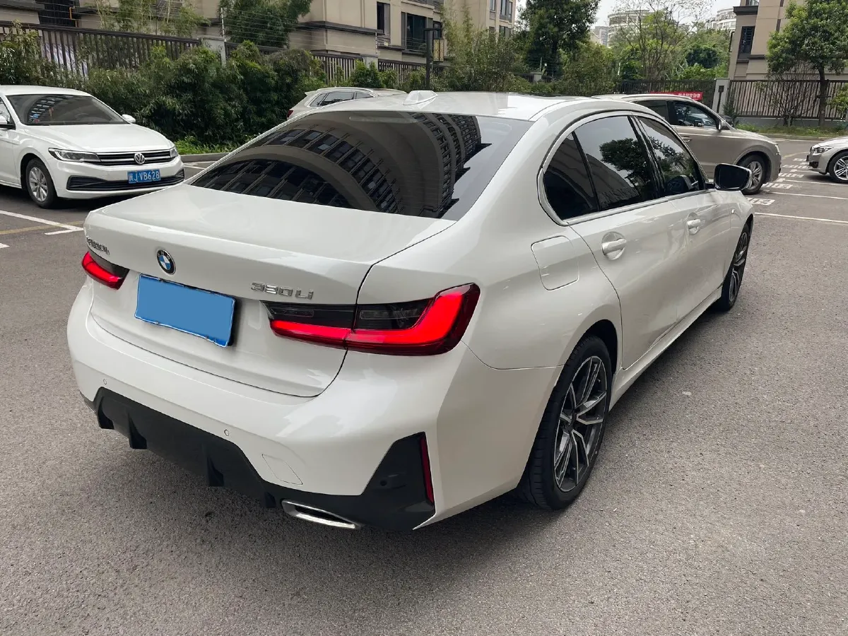 2024 BMW 3 Series 2.0T 156HP L4 8AT,autocango,china used car exporter,china ev exporter,chinese used car exporter,chinese used ev exporter