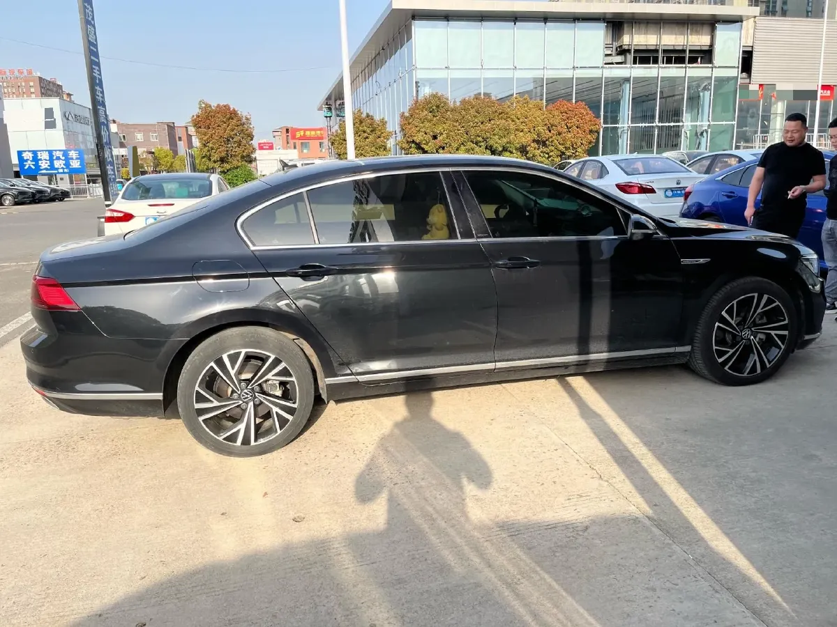 2021 Volkswagen Magotan 2.0T 186HP L4 7DCT,autocango,china used car exporter,china ev exporter,chinese used car exporter,chinese used ev exporter