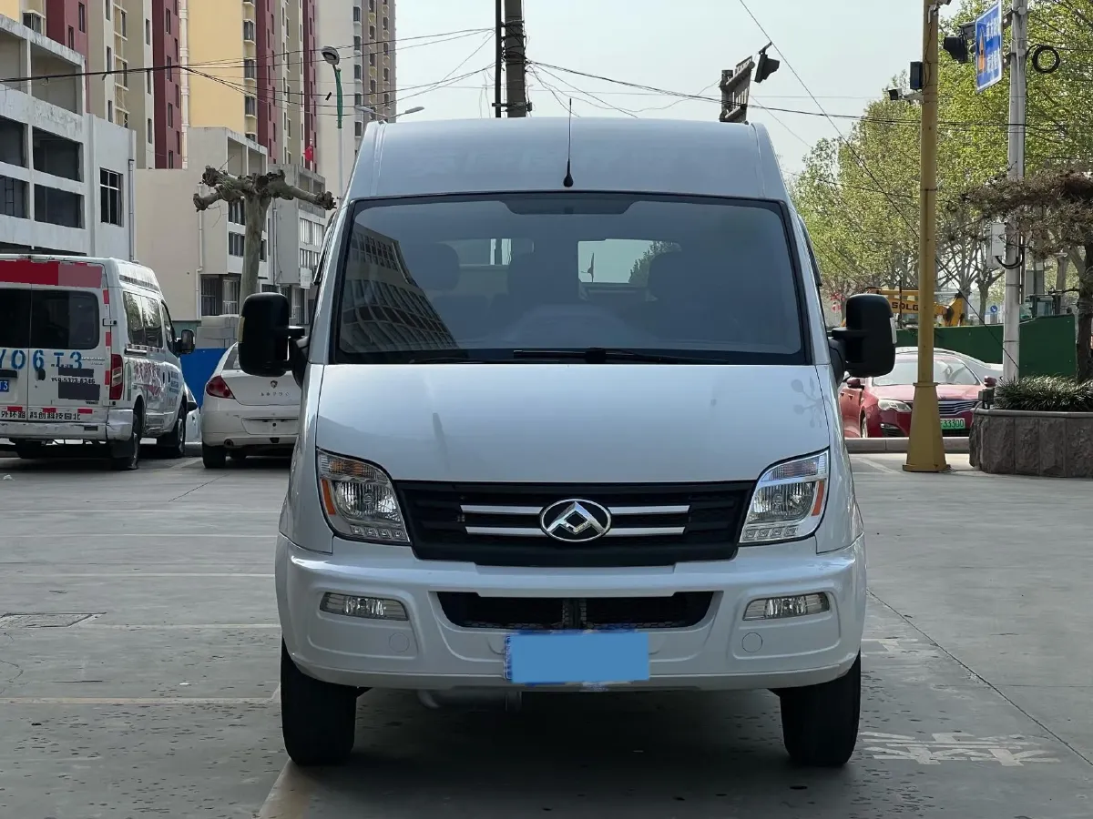 2021 MAXUS XinTu V80 2.0T 127HP L4 6MT,autocango,china used car exporter,china ev exporter,chinese used car exporter,chinese used ev exporter