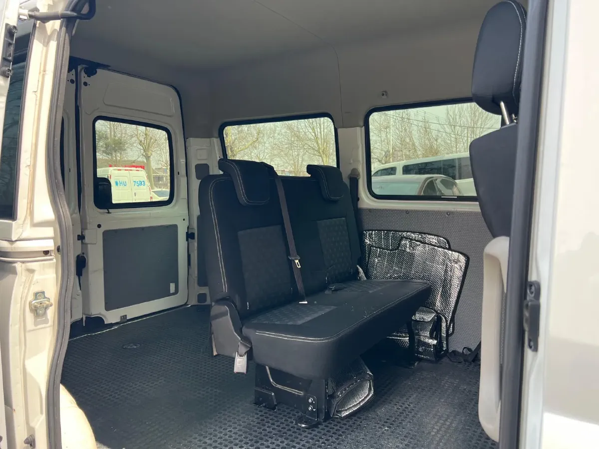 2021 MAXUS XinTu V80 2.0T 127HP L4 6MT,autocango,china used car exporter,china ev exporter,chinese used car exporter,chinese used ev exporter