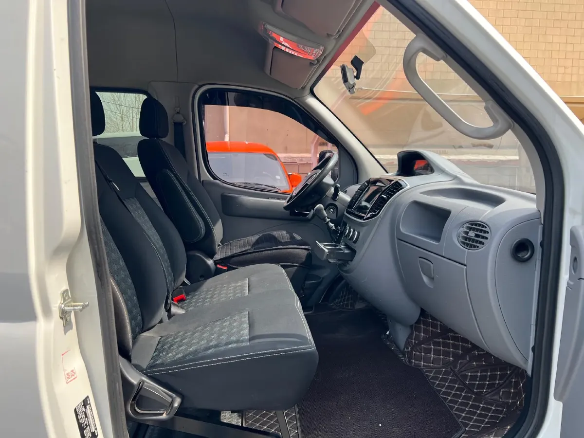 2021 MAXUS XinTu V80 2.0T 127HP L4 6MT,autocango,china used car exporter,china ev exporter,chinese used car exporter,chinese used ev exporter